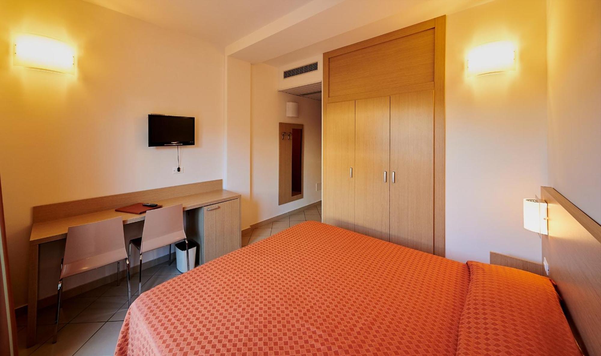 BOLGHERI MARINA RESORT ex Varo Village Hotel Marina Di Bibbona Exteriör bild