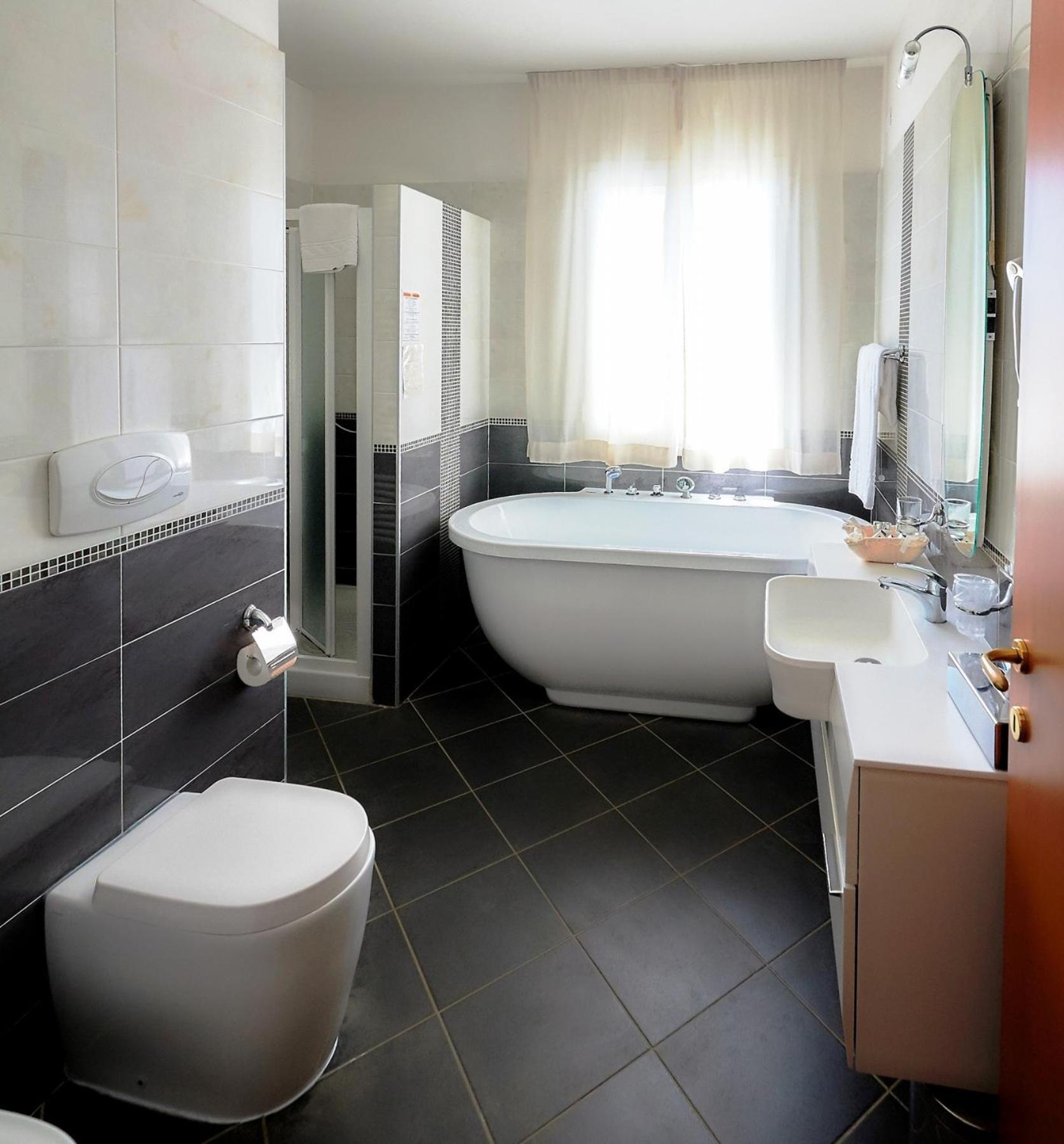 BOLGHERI MARINA RESORT ex Varo Village Hotel Marina Di Bibbona Exteriör bild