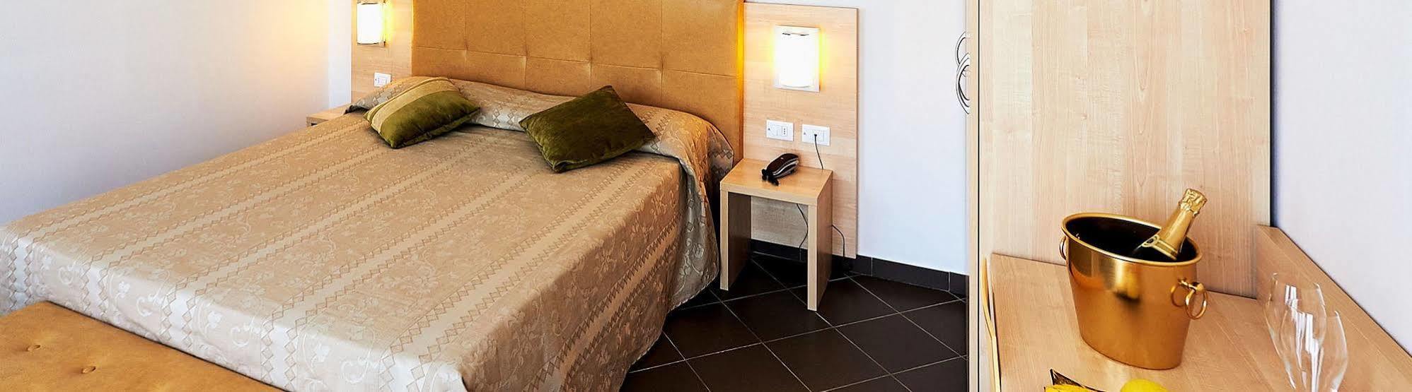 BOLGHERI MARINA RESORT ex Varo Village Hotel Marina Di Bibbona Exteriör bild